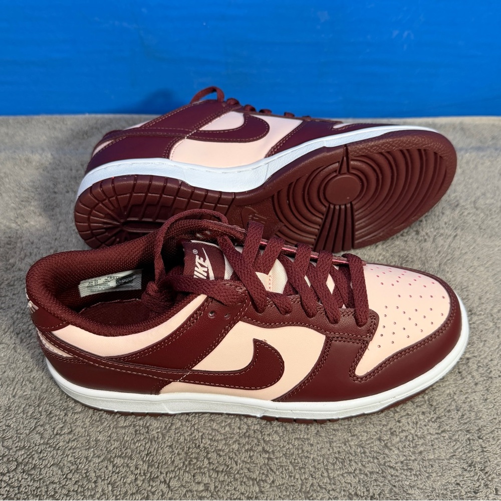 Nike dunk GS
Brand new